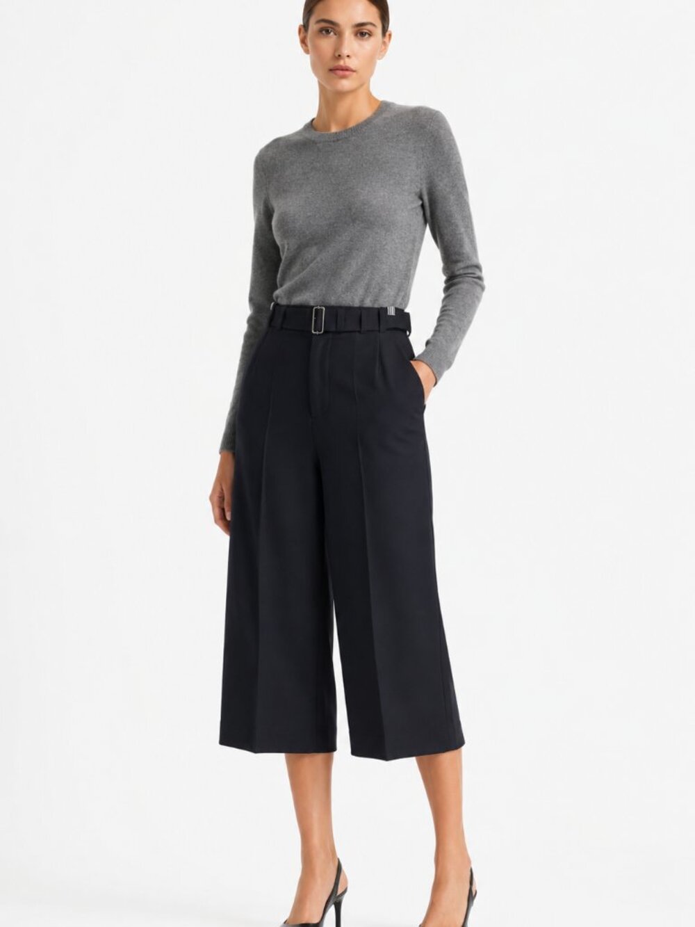 VINCE. BLACK BELTED CROPPED PLEATED TAPERED PANTS - M